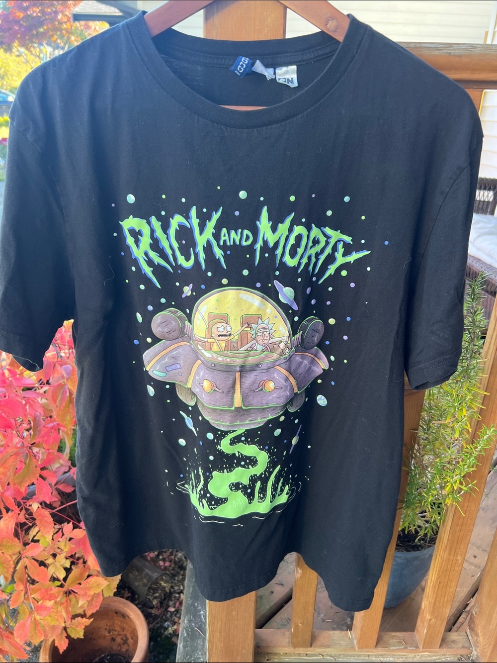 Rick and Morty Black T-Shirt Large Cartoon Network Space Cruiser